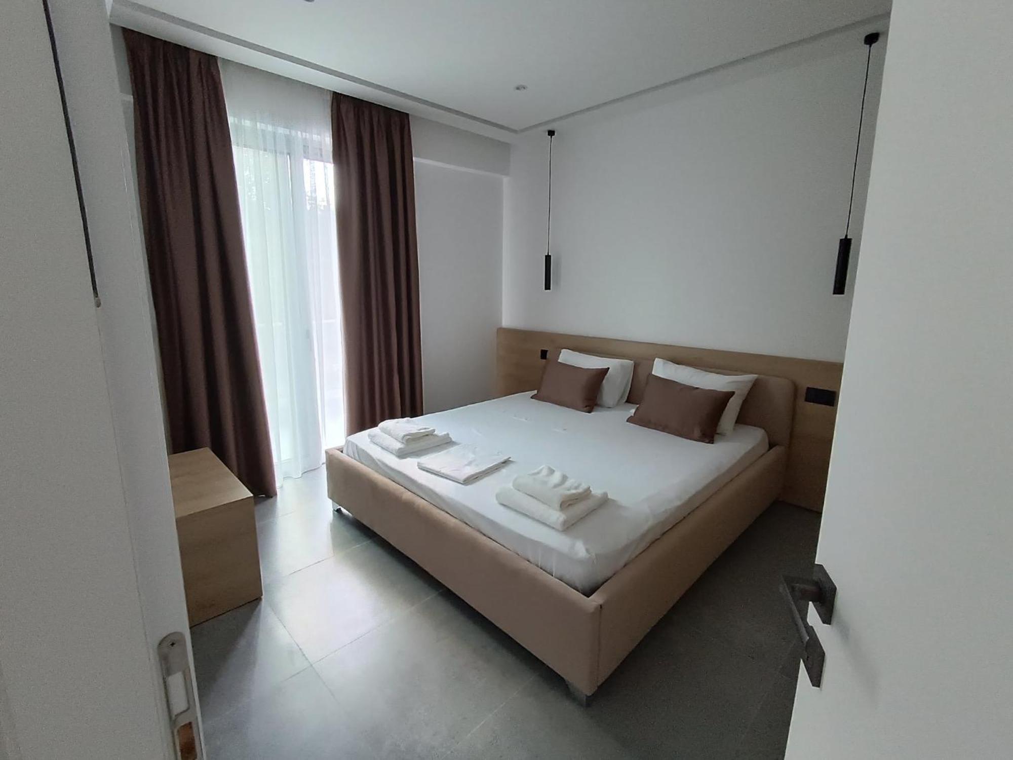Sun George Bed & Breakfast Himare Exterior photo