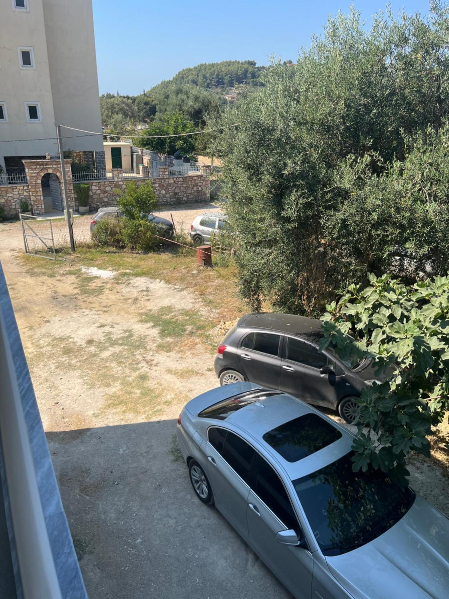 Sun George Bed & Breakfast Himare Exterior photo