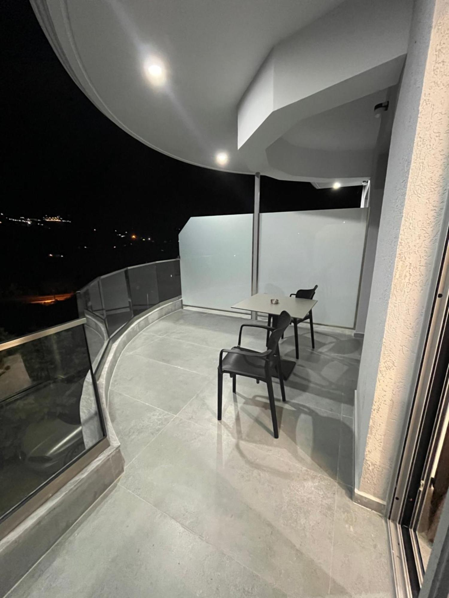 Sun George Bed & Breakfast Himare Exterior photo
