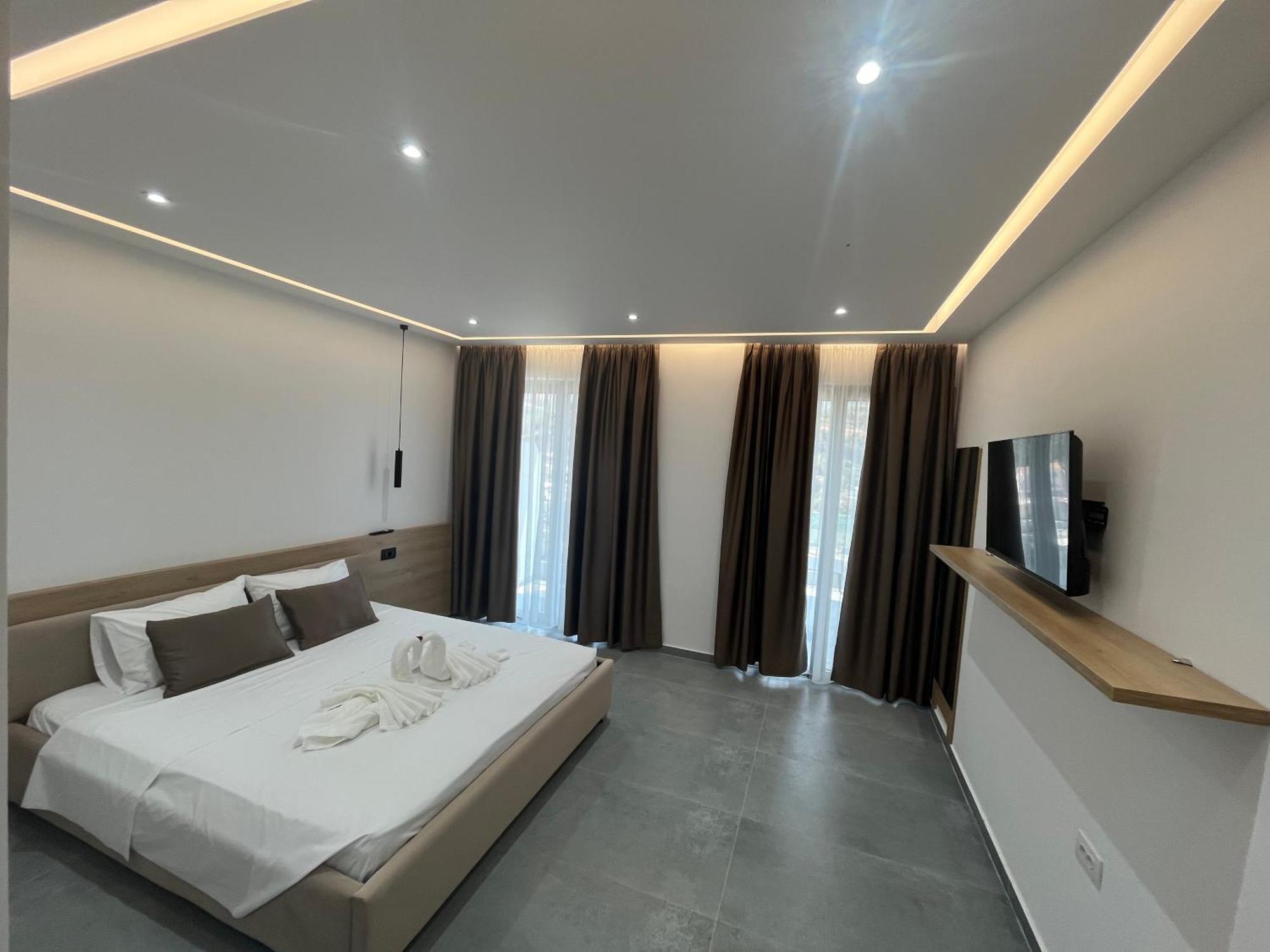 Sun George Bed & Breakfast Himare Exterior photo